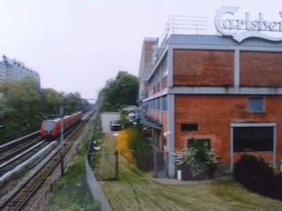 Gleis der Dänischen Staatsbahnen,Höhe Carlsberg Brauerei in Kopenhagen April 2007