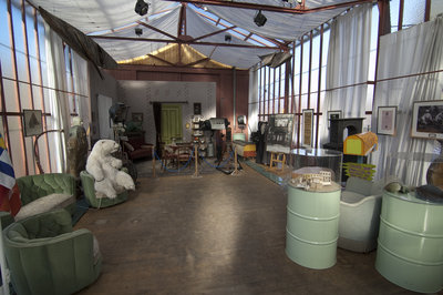 Das Obergeschoss des Studios mit gläsernen Seitenwänden und gläsernem Dach.